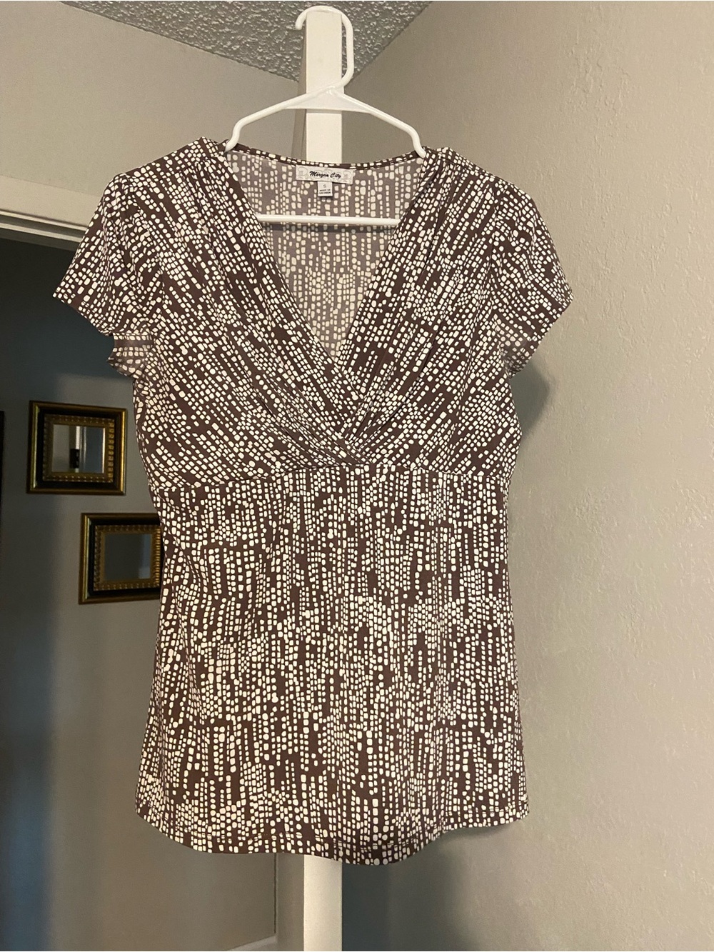 Brown & White Printed Faux-Wrap Cap Sleeve Blouse